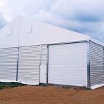 Szeroka hala magazynowa od środka Białystok