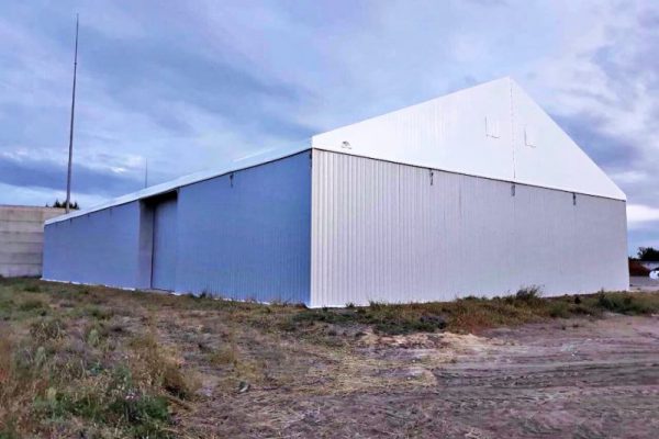 Jasna hala namiotowa