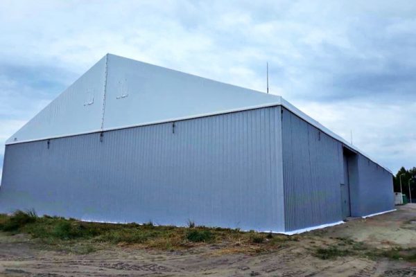 Niebieska hala magazynowa z okolic Lublina