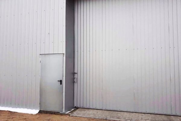 Drzwi do hali magazynowej okolice Lublina