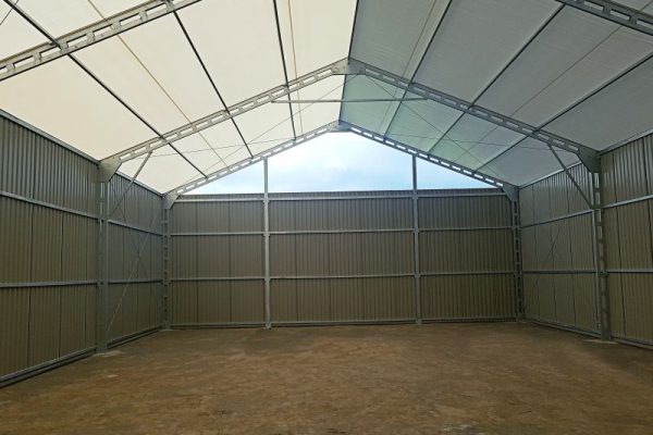 Wnętrze hali namiotowej szarej Białystok