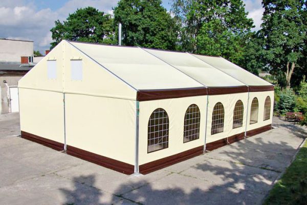 Białe stoisko w formie hali Białystok